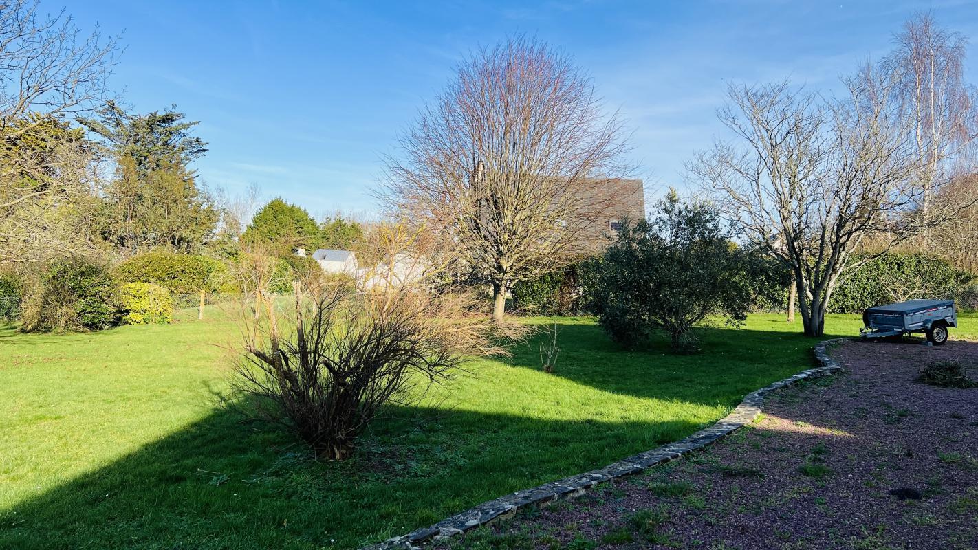 Jullouville, proximité centre ville terrain de 697 m2